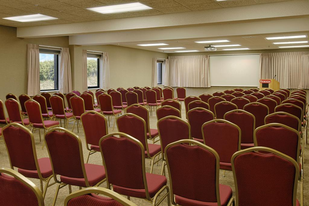 Ramada By Wyndham Bettendorf Facilities photo