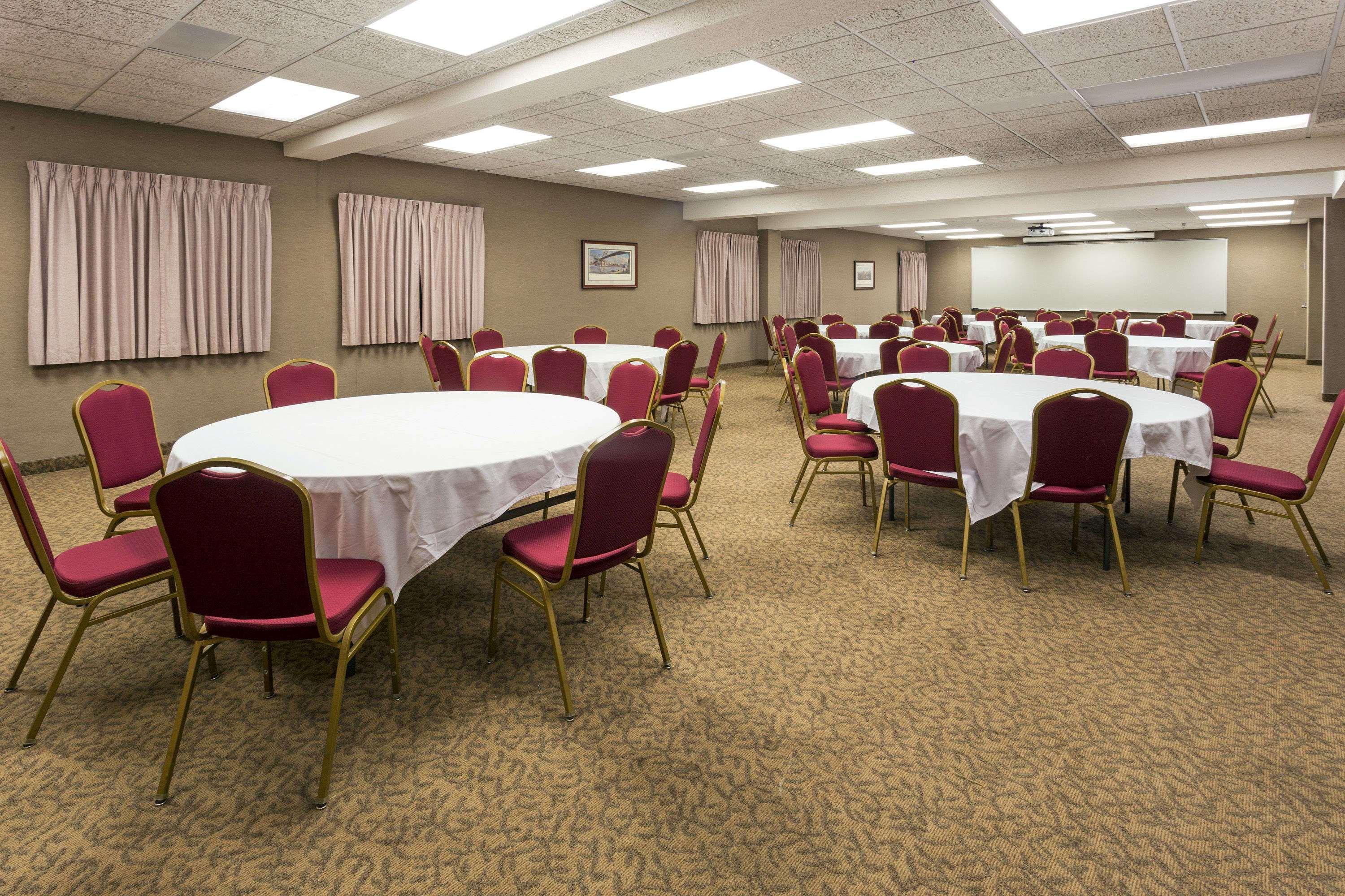 Ramada By Wyndham Bettendorf Exterior photo