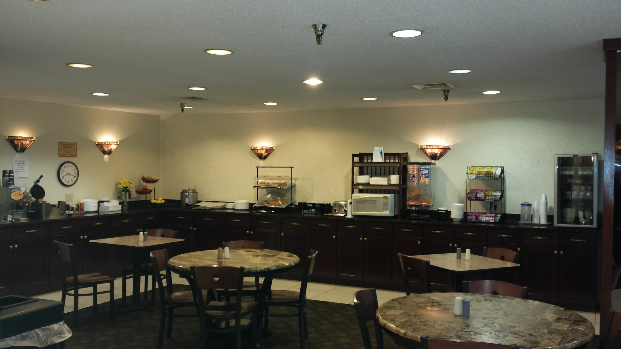 Ramada By Wyndham Bettendorf Exterior photo